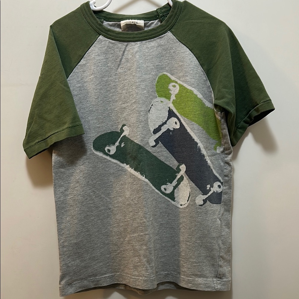 Mini Boden Green and Gray Raglan Tee with Skateboard Graphic Size 4-5